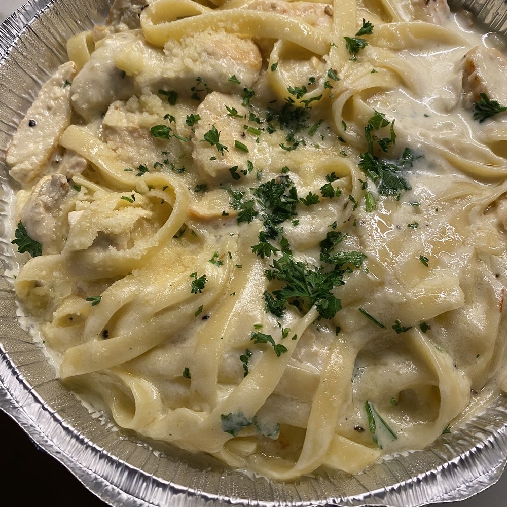 Enrico's - Fettuccine Alfredo with Chicken - Italian Near Me - Charlotte, North Carolina