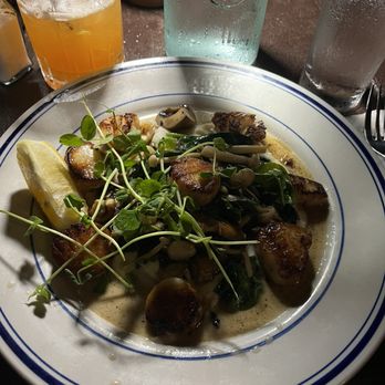 Inlet Seafood Restaurant - Seafood Near Me - Montauk, New York