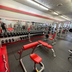 Snap Fitness Garrettsville - Free weight area