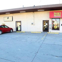 Hungry Howie's Pizza - Easy parking on site