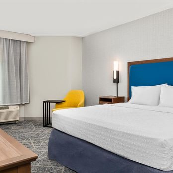 Hampton Inn Chicago North-Loyola Station - Guest room - Hotels Near Me - Chicago, Illinois Hampton Inn Chicago North-Loyola Station - Guest room - Hotels Near Me - Chicago, Illinois