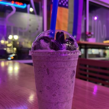 Gordon’s Milkshake Bar - Cookies & Cream Shake - Desserts Near Me - Indianapolis, Indiana Gordon’s Milkshake Bar - Cookies & Cream Shake - Desserts Near Me - Indianapolis, Indiana