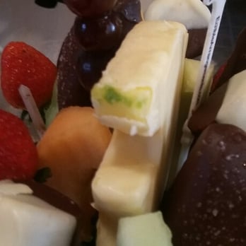 Edible Arrangements - Unidentified blue/green element on white chocolate dove. Nothing blue/green in the bouquet to make it this color. - Florists Near Me - Troy, Michigan Edible Arrangements - Unidentified blue/green element on white chocolate dove. Nothing blue/green in the bouquet to make it this color. - Florists Near Me - Troy, Michigan