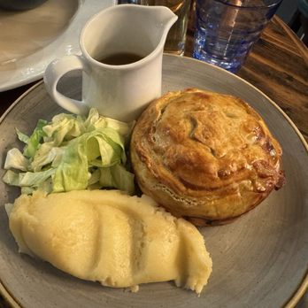 The Windmill - Steak and Stilton pie - Pubs Near Me - London, XGL The Windmill - Steak and Stilton pie - Pubs Near Me - London, XGL