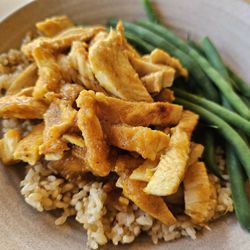 Orange Chicken with Green Beans over Brown Rice (white meat)