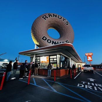 Randy's Donuts - Randy's donuts - Donuts Near Me - Inglewood, California