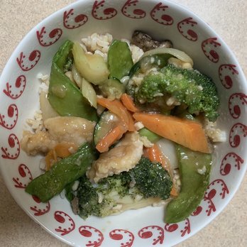 Golden House - Cashew chicken w/ brown rice (Left overs!!) Their beef and broccoli & wonton soup were also amazing/full of fresh veggies. - Chinese Near Me - Tucson, Arizona Golden House - Cashew chicken w/ brown rice (Left overs!!) Their beef and broccoli & wonton soup were also amazing/full of fresh veggies. - Chinese Near Me - Tucson, Arizona