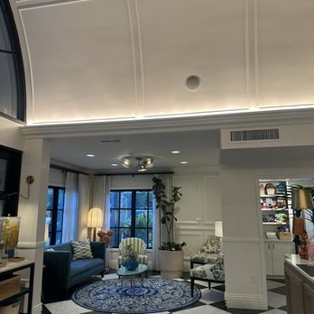 Candy Cane Inn - Lobby - Hotels Near Me - Anaheim, California