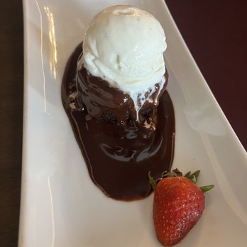 Vino Wine & Tapas Room - Pastel de Chocolate - Wine Bars Near Me - Tarzana, California