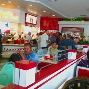 In-N-Out Burger - 12:30 Sunday LUNCH RUSH.. But this In-N-Out is ALWAYS BUSY! - Burgers Near Me - Cabazon, California In-N-Out Burger - 12:30 Sunday LUNCH RUSH.. But this In-N-Out is ALWAYS BUSY! - Burgers Near Me - Cabazon, California