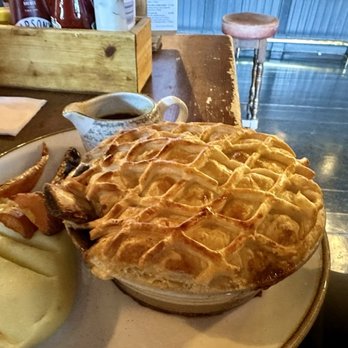 Old Thameside Inn - Beef shin pie - British Near Me - London, XGL