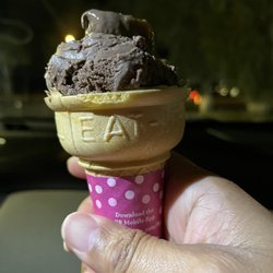Dunkin' - Look at this ice cream! SMH pitiful!