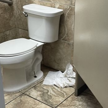 Catfish Round Up - Disgusting toilet again - Fish & Chips Near Me - Seminole, Oklahoma