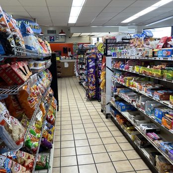 Weigel's - a grocery store aisle filled with food - Gas Stations Near Me - Knoxville, Tennessee Weigel's - a grocery store aisle filled with food - Gas Stations Near Me - Knoxville, Tennessee