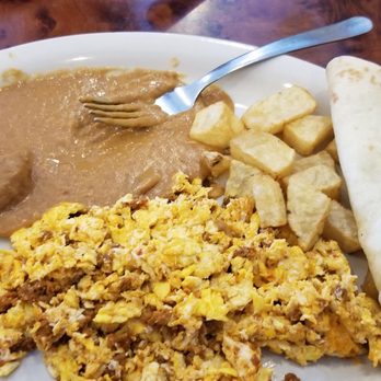 Mi Pueblo 2 - a plate of mexican food - Mexican Near Me - Brady, Texas