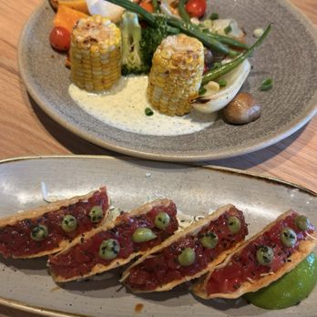 Moku Kitchen - Grilled veggie platter and like tacos - Cocktail Bars Near Me - Honolulu, Hawaii Moku Kitchen - Grilled veggie platter and like tacos - Cocktail Bars Near Me - Honolulu, Hawaii