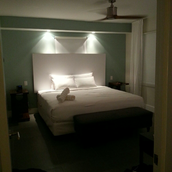 Royal Palms Resort - King Size bed...sooooooo comfy! - Resorts Near Me - Fort Lauderdale, Florida Royal Palms Resort - King Size bed...sooooooo comfy! - Resorts Near Me - Fort Lauderdale, Florida