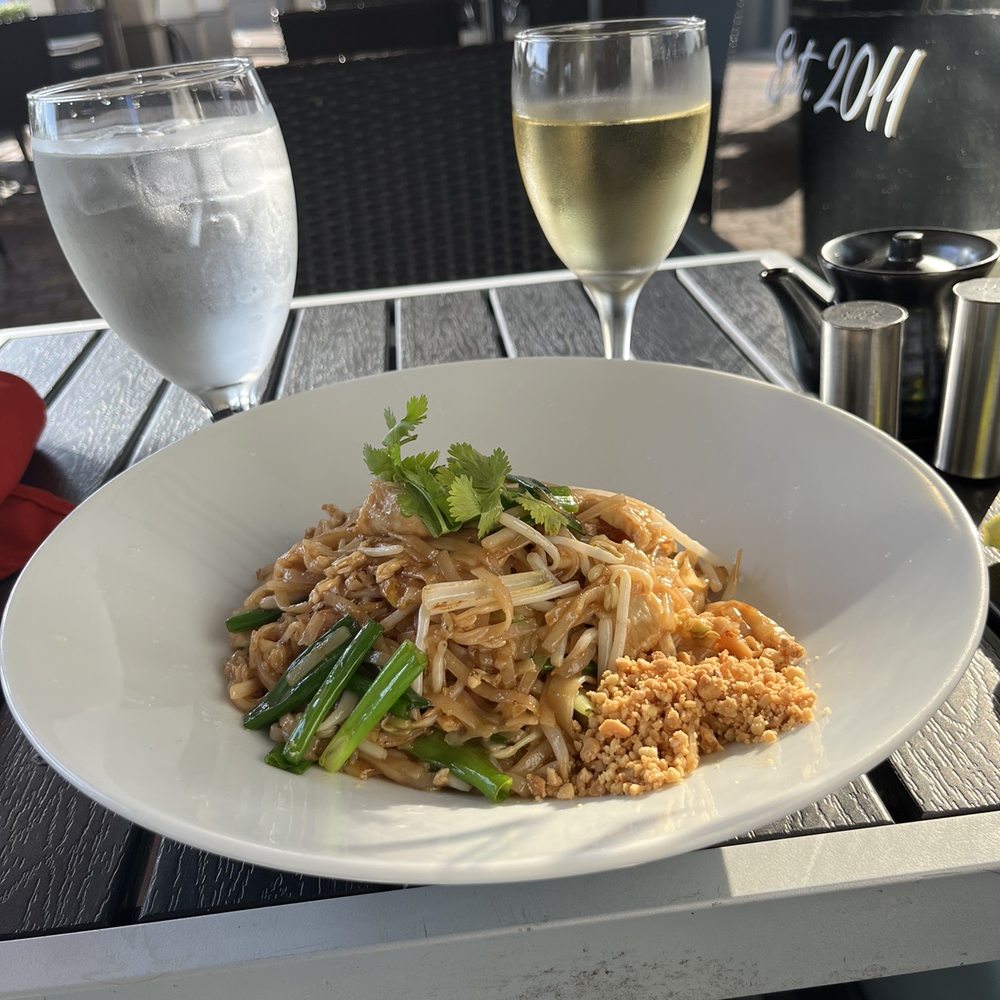 Komoon Thai Sushi & Ceviche - Chicken Pad Thai - Thai Near Me - Naples, Florida Komoon Thai Sushi & Ceviche - Chicken Pad Thai - Thai Near Me - Naples, Florida
