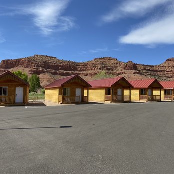 Red Canyon Cabins - Hotels Near Me - Kanab, Utah