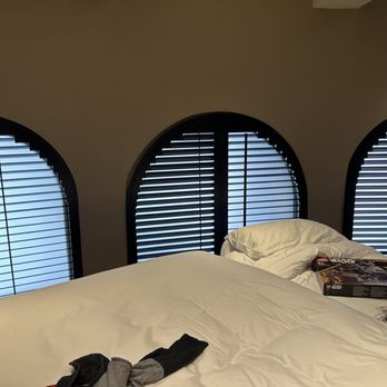 Radisson Blu Edwardian Hampshire - Room they gave me after paying for premium suite had no windows, glass was tainted. - Hotels Near Me - London, XGL