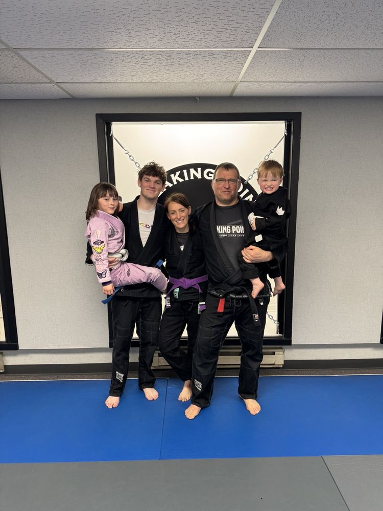 Breaking Point Brazilian Jiu Jitsu Logo
