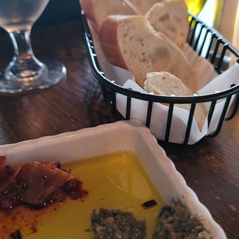 Roman Bistro - Bread and oil - Italian Near Me - Pittsburgh, Pennsylvania