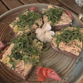 Le Great Outdoor - Hummus Tartine - Mediterranean Near Me - Santa Monica, California Le Great Outdoor - Hummus Tartine - Mediterranean Near Me - Santa Monica, California