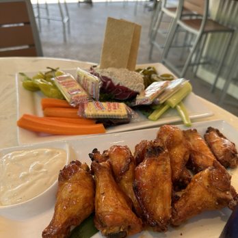 Frigate's Waterfront Bar and Grill - Wings and Smoked Fish Dip - Seafood Near Me - Melbourne, Florida