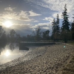 Lindy's Landing Campground - Beach front