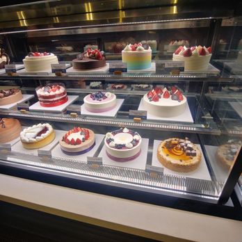 Paris Baguette - Whole cakes - Bakeries Near Me - Ashburn, Virginia