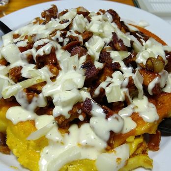 The Blue Hen - I tasted this St. Louis Mac & Cheese Waffle and I nearly fainted.  It was SO good !!!!!! BBQ pork ribs, bacon, onion, and ranch dressing - Chicken Wings Near Me - Mahopac, New York