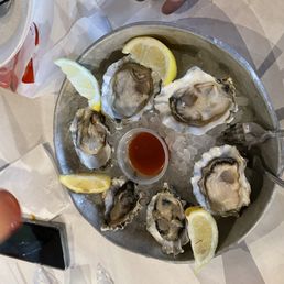Raw oysters Raw oysters