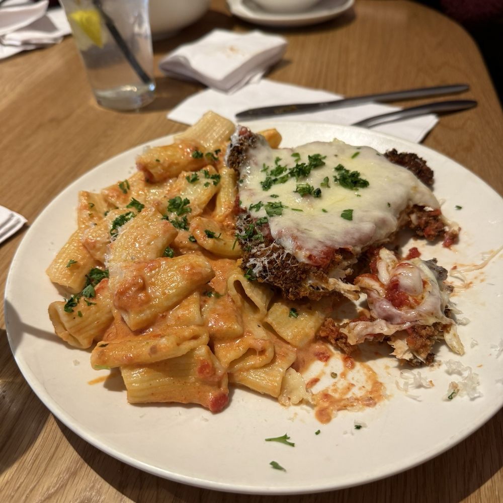 Roma Table - Chicken Parmesan - Italian Near Me - Sevierville, Tennessee