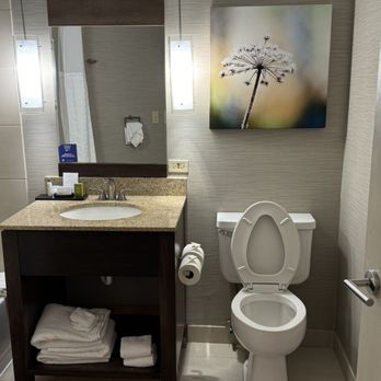 Embassy Suites by Hilton Denver Central Park - Bathroom - Hotels Near Me - Denver, Colorado Embassy Suites by Hilton Denver Central Park - Bathroom - Hotels Near Me - Denver, Colorado