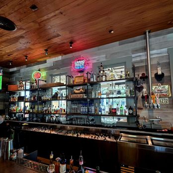 Otto’s Ice House - Bar inside - Bars Near Me - San Antonio, Texas