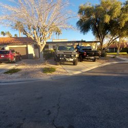 FCCMI - More oil stains on driveway and pan to catch it and parking in the common area.