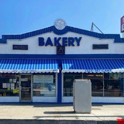 Los Angelitos Bakery - Front view of Los Angelitos Bakery