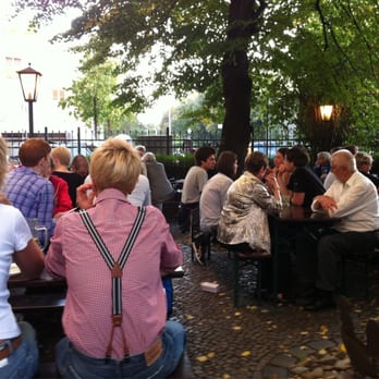 Henne - Busy Sunday evening at Henne - German Near Me - Berlin, BE