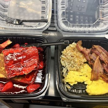 Bob Evans - Fresh Strawberry French Toast Combo - American Near Me - Saint Louis, Missouri