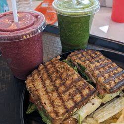 Avocado sandwich, Very Berry and Green Smoothie