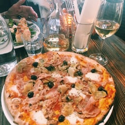 Wine and pizza, yes please! Wine and pizza, yes please!