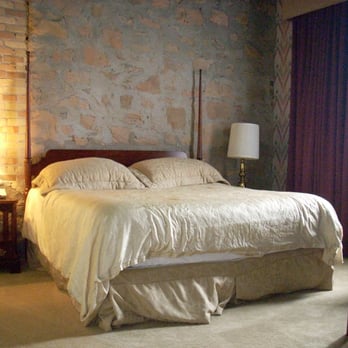 Fitger's Inn - The king size bed - Hotels Near Me - Duluth, Minnesota