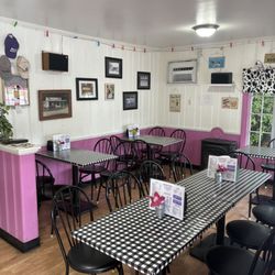 Dipsy Doodle Dairy Bar - Dining Area 2