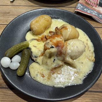 Raclette Factory - Raclette platter - Swiss Food Near Me - Zürich, ZH Raclette Factory - Raclette platter - Swiss Food Near Me - Zürich, ZH