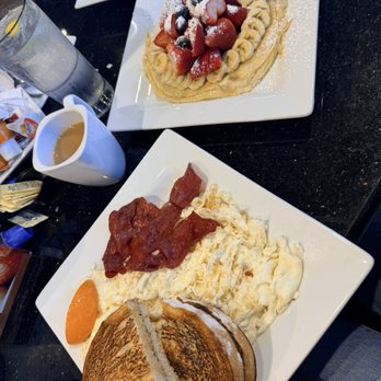Keke's Breakfast Cafe - Five Egg Whites, Florida Pancakes - Breakfast & Brunch Near Me - Kissimmee, Florida