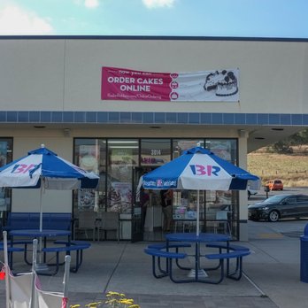 Baskin-Robbins - Outdoor seating to the side of the store - Ice Cream & Frozen Yogurt Near Me - Jackson, California