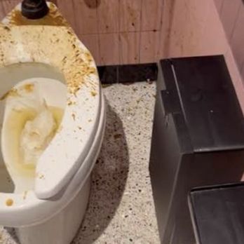 Dave's Hot Chicken - In the restroom someone pooped all over the stall and didn't clean it up the most disgusting time ever - Chicken Shop Near Me - Folsom, California