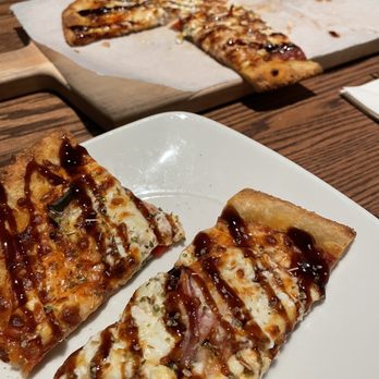 State & Main Kitchen & Bar - Spanako Flatbread (15$) - Bars Near Me - Gloucester, Ontario