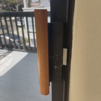 Global Cleaning - I had to point out to clean this handle after the 2nd cleaning. - Home Cleaning Near Me