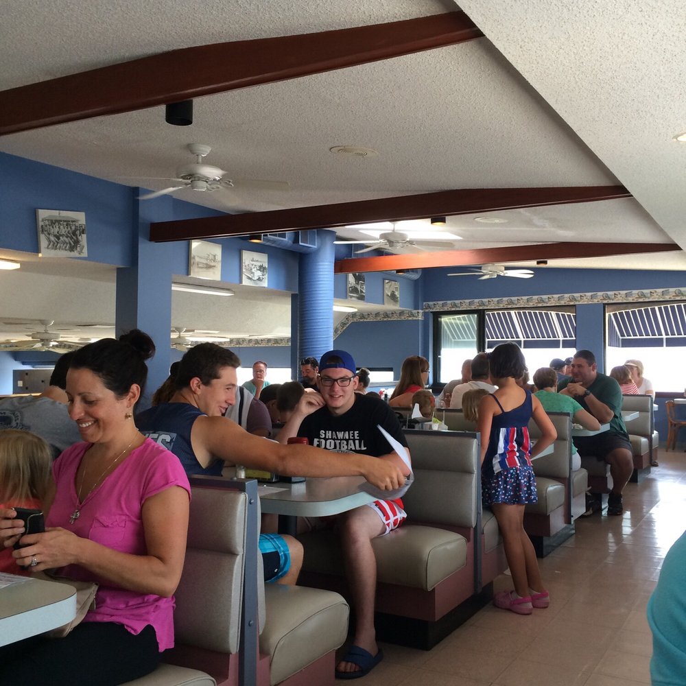 Bob's Grill - Bobs dining room - Diners Near Me - Ocean City, New Jersey